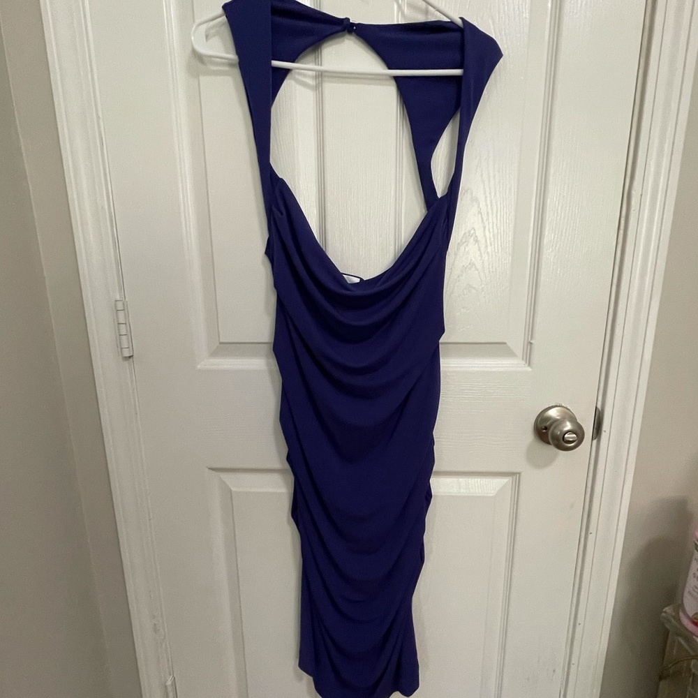 Nicole Miller - Beautiful blue open back, ruched side, midi dress - NWT size L